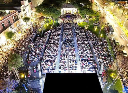 PIAZZA MARINA A CASAMICCIOLA, LA PIAZZA DELLA DISCORDIA