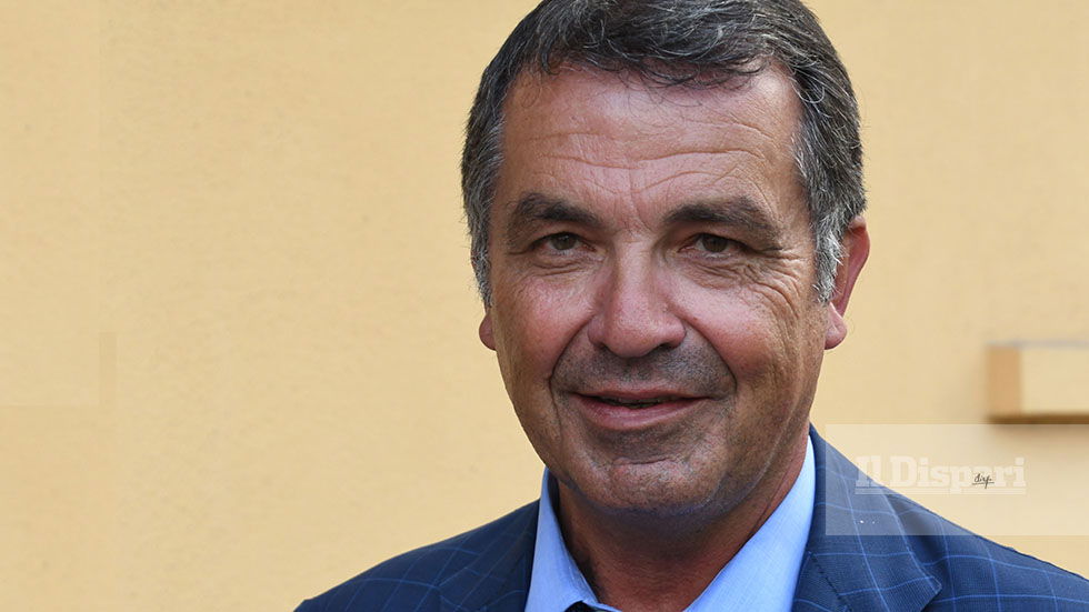 La seduta straordinaria finisce in un mezzo naufragio politico. Il centrodestra vota l’ordine del giorno per senso istituzionale, ma denuncia il crollo del fronte pascaliano: solo quattro fedelissimi in aula.