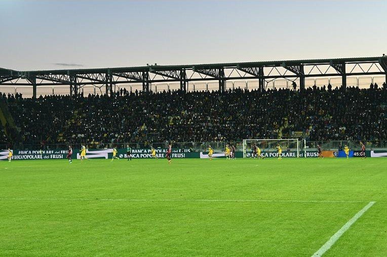 Il Cagliari sorprende tutti, il Napoli recupera terreno