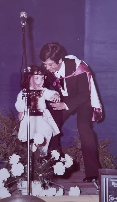 anche lo spettacolo fa parte della storia. Anni '70 anni dell'etere isolana. Mago G con la piccola Annalisa Nicotra