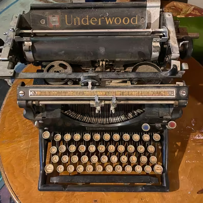 E  D   I   T   O   R   I   A   L  E