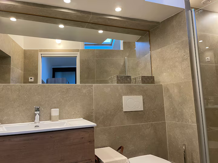 6 personnes - 2 chambres - 2 salles de couches 