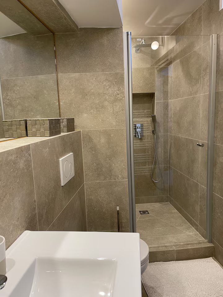 6 personnes - 2 chambres - 2 salles de couches 