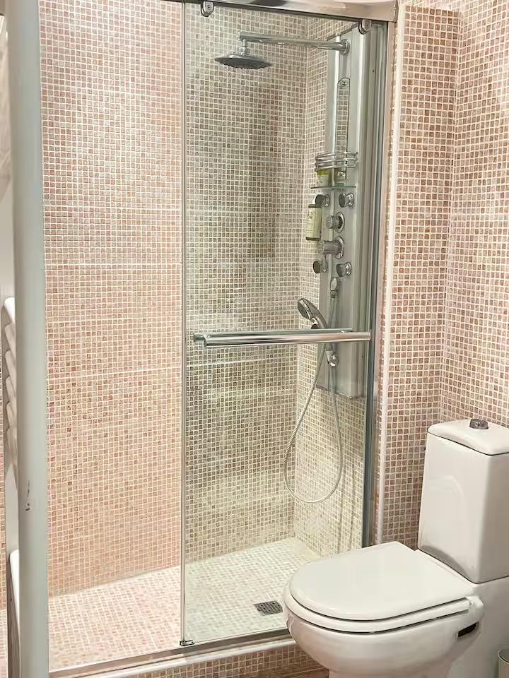 4 personnes - 1 salle de douche 