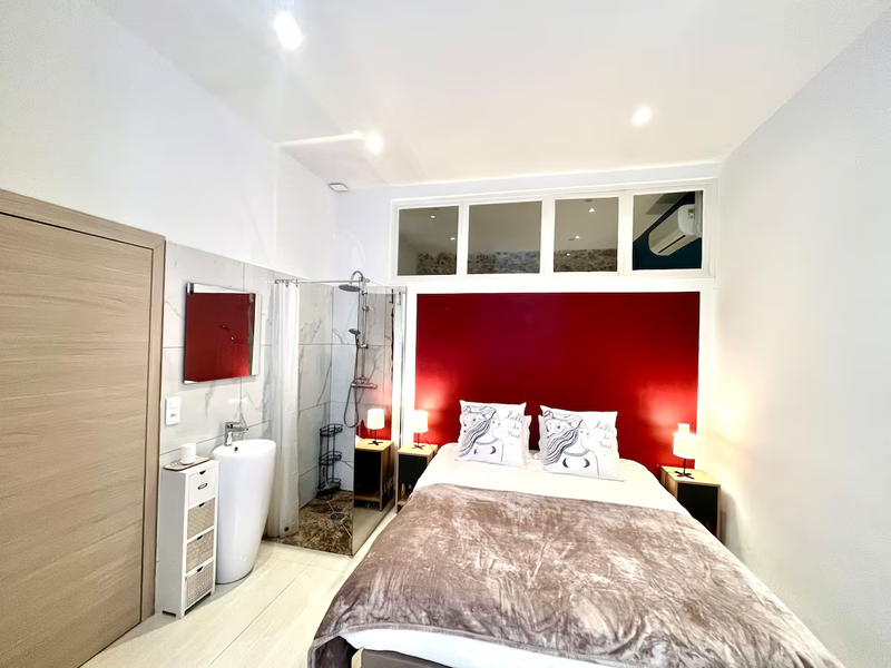 4 personnes - 2 chambres - 2 salles de douches - Garage