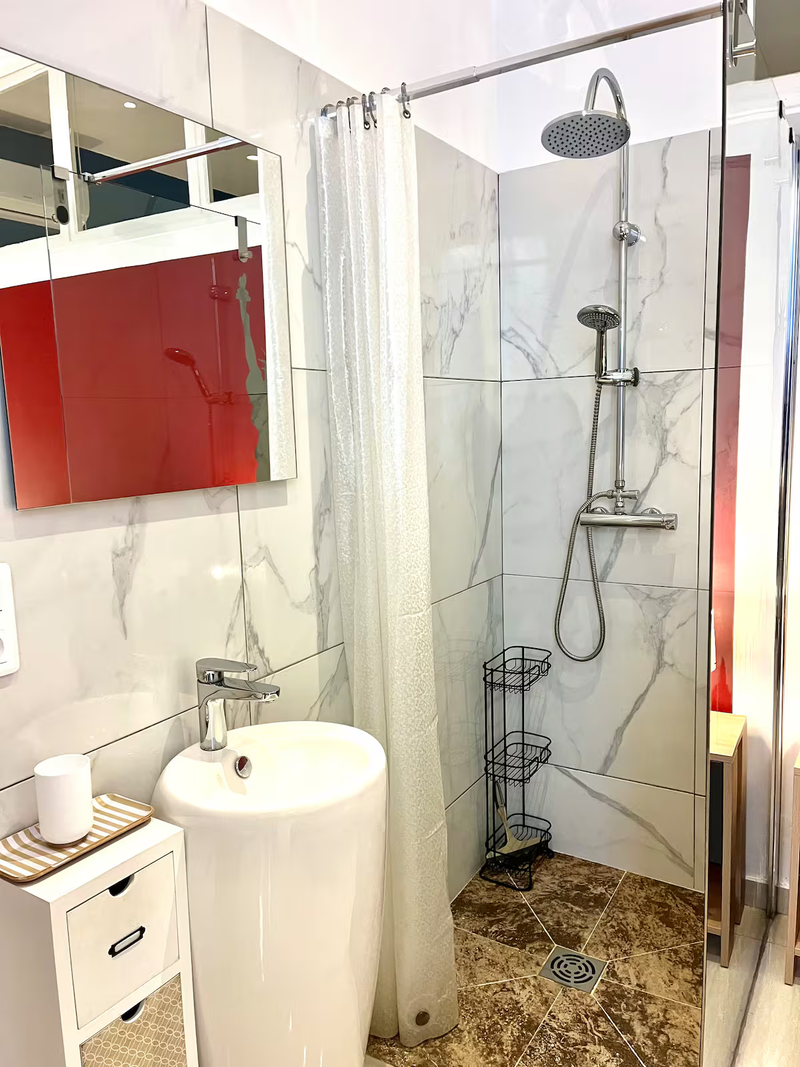 4 personnes - 2 chambres - 2 salles de douches - Garage