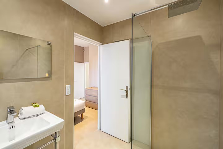4 personnes - 1 chambre - 1 salle de douche
