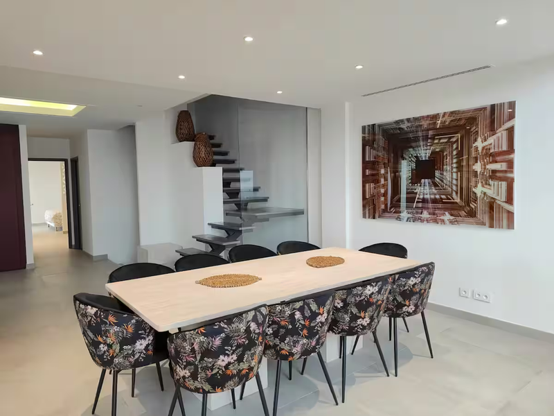 10 personnes - 5 chambres - 5 salles de douches 