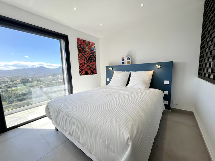 10 personnes - 5 chambres - 5 salles de douches 