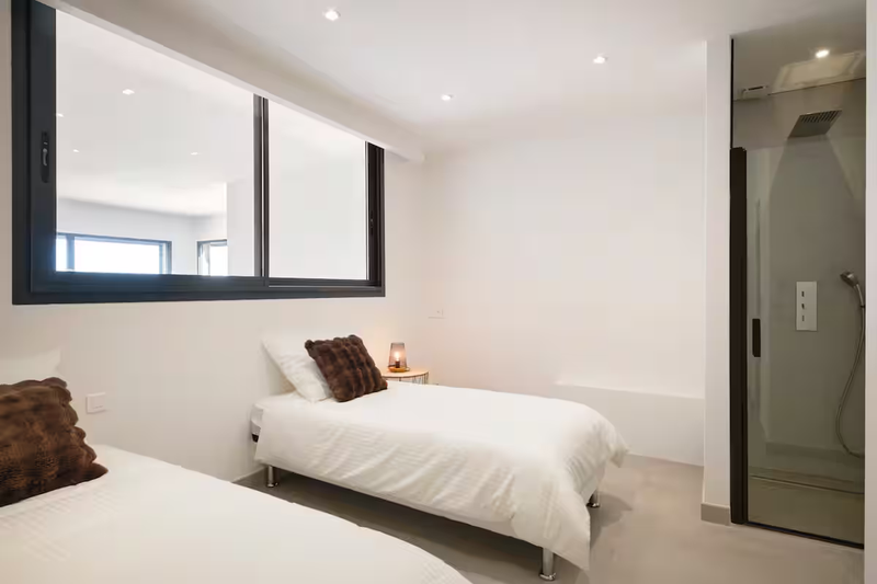 10 personnes - 5 chambres - 5 salles de douches 