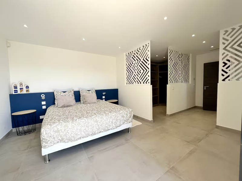 10 personnes - 5 chambres - 5 salles de douches 