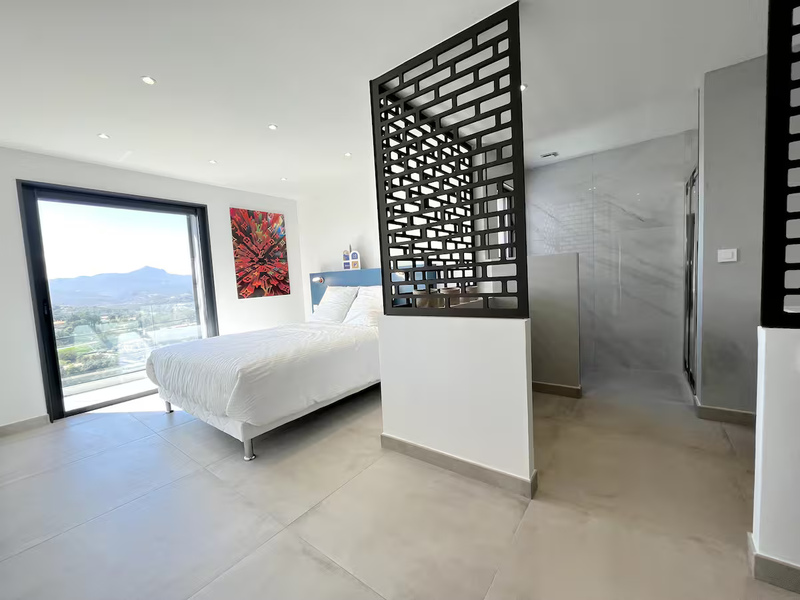 10 personnes - 5 chambres - 5 salles de douches 