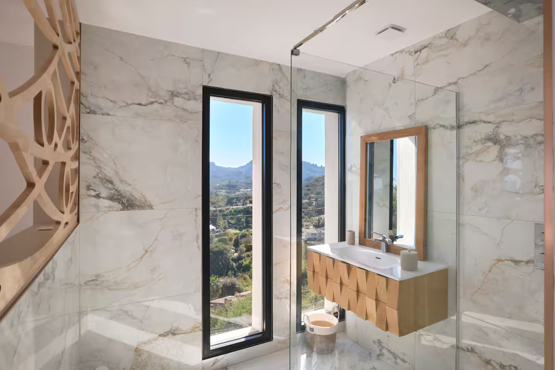 10 personnes - 5 chambres - 5 salles de douches 