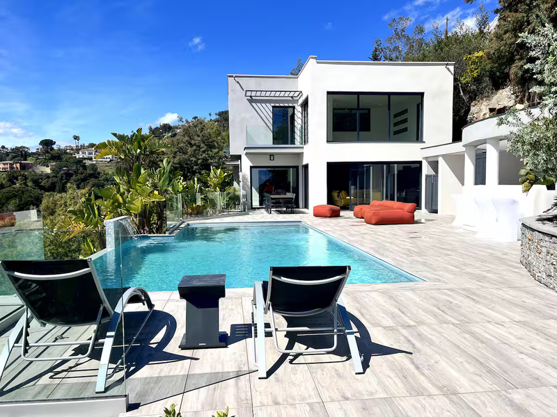 10 personnes - 5 chambres - 5 salles de douches 