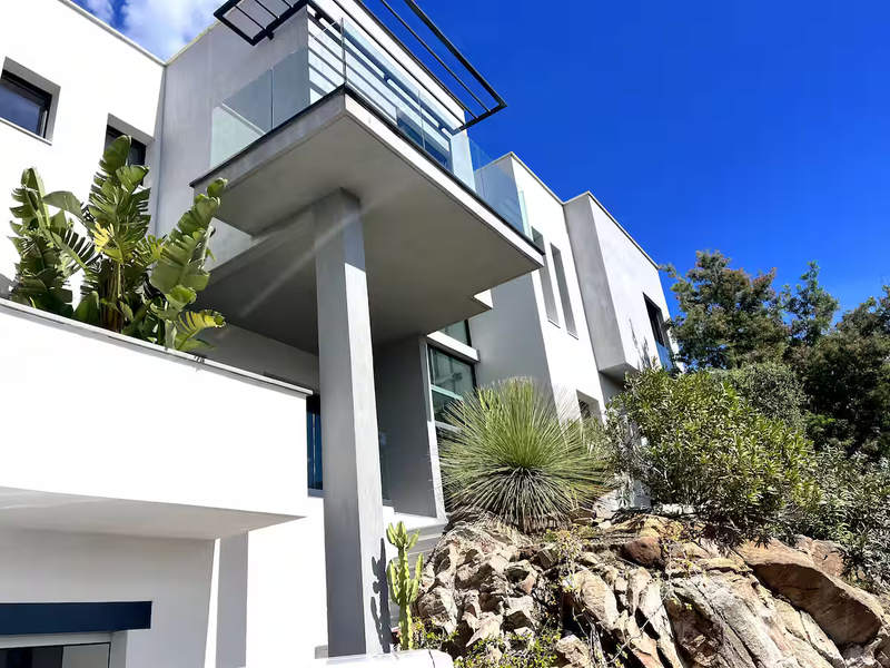 10 personnes - 5 chambres - 5 salles de douches 