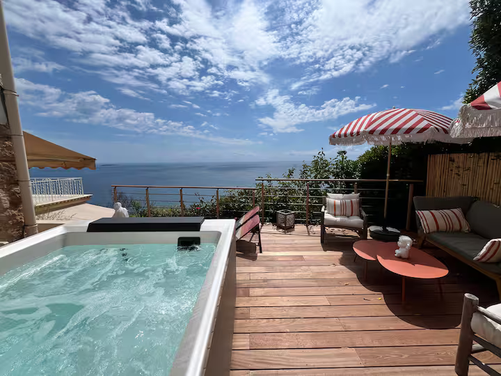 8 personnes - 3 chambres - 3 salles de douches