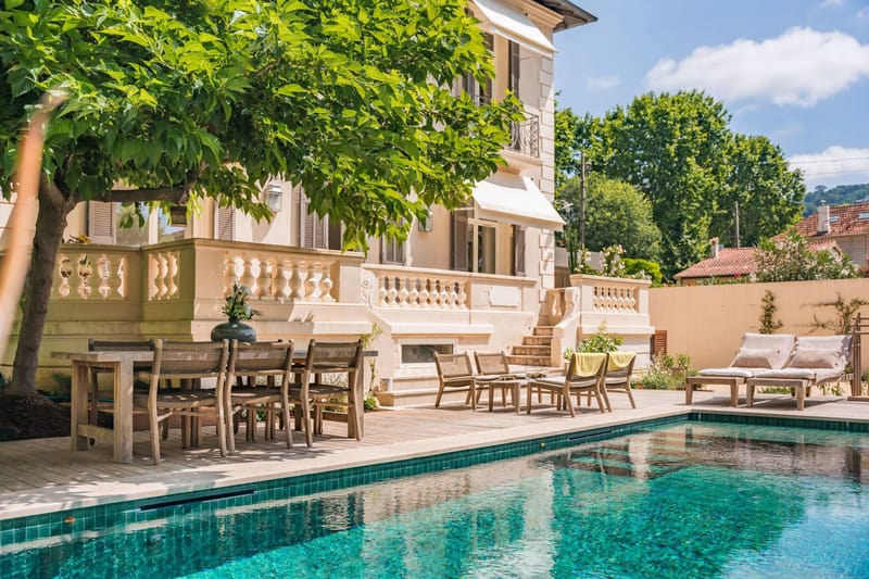 10 personnes - 5 chambres - 2 salles de douches