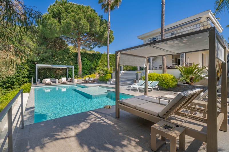 6 pieces - 3 salles de bain - piscine