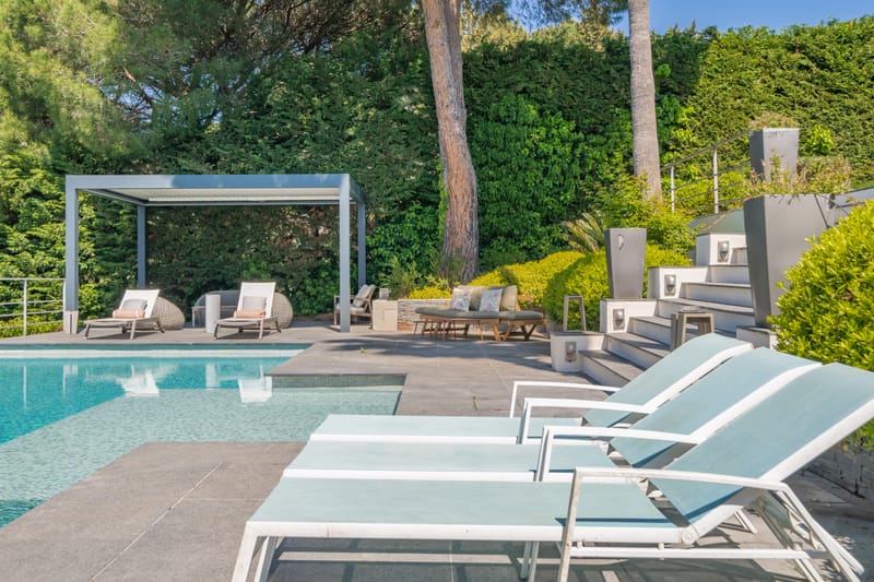 6 pieces - 3 salles de bain - piscine