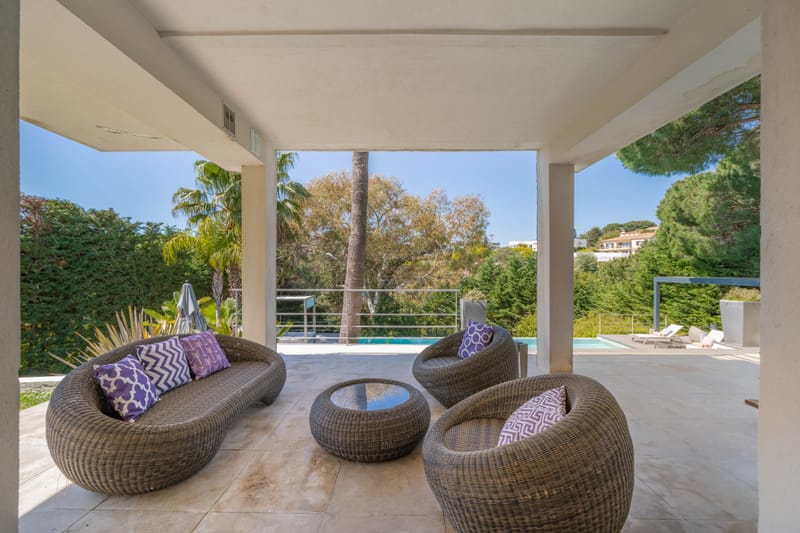 6 pieces - 3 salles de bain - piscine