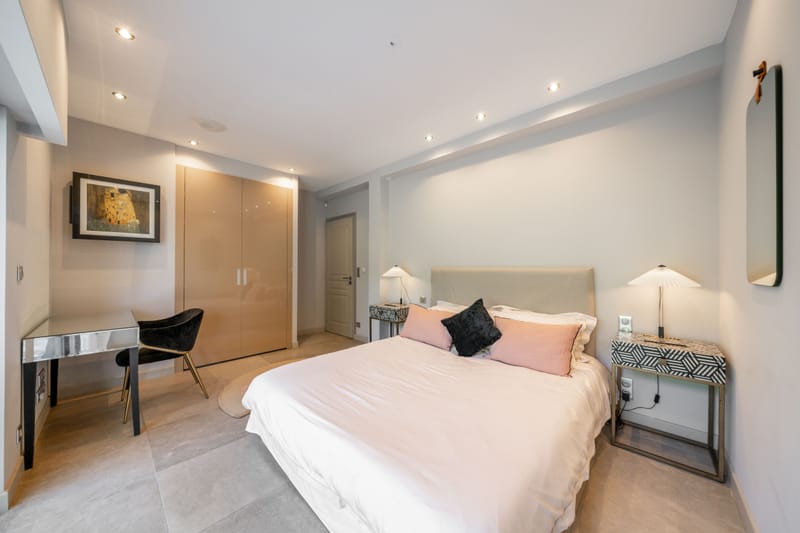 6 pieces - 3 salles de bain - piscine