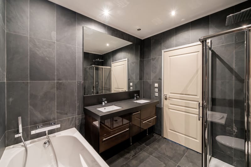 6 pieces - 3 salles de bain - piscine