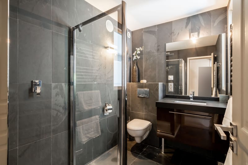 6 pieces - 3 salles de bain - piscine