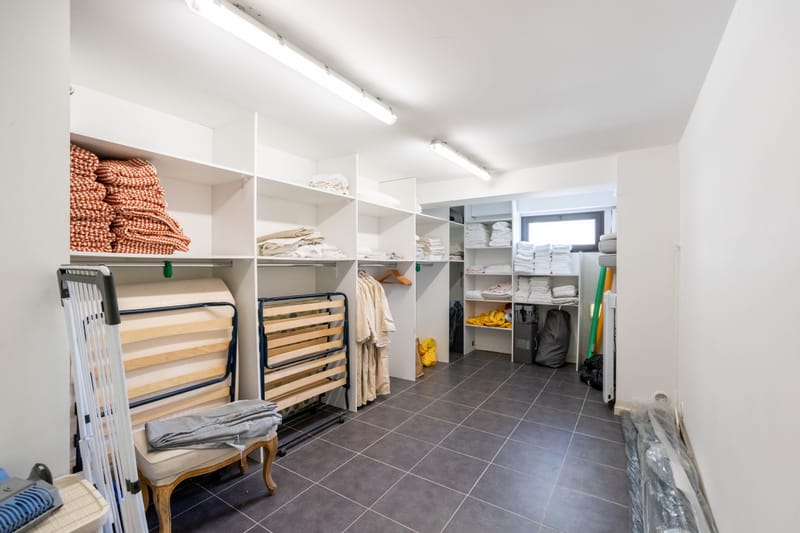 6 pieces - 3 salles de bain - piscine