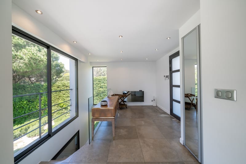 6 pieces - 3 salles de bain - piscine