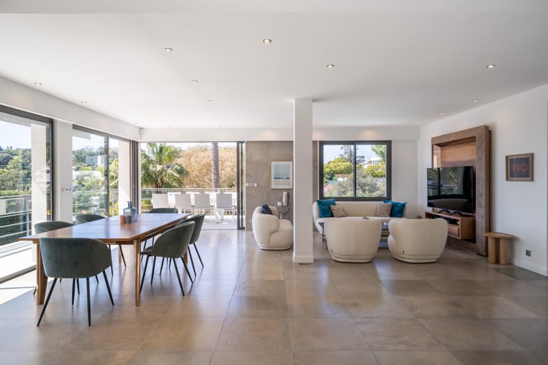 6 pieces - 3 salles de bain - piscine