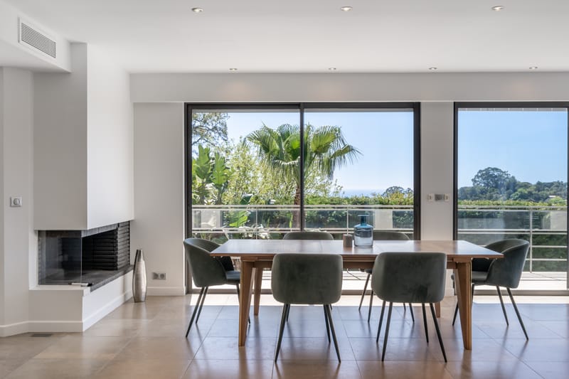 6 pieces - 3 salles de bain - piscine