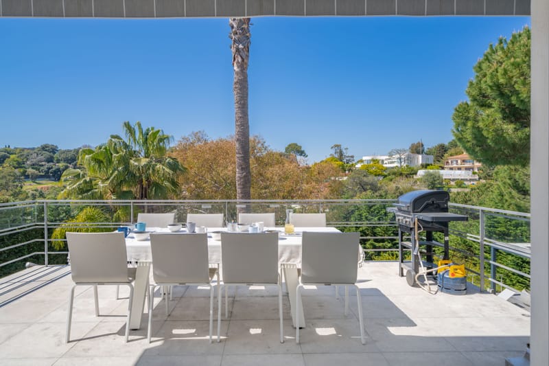 6 pieces - 3 salles de bain - piscine