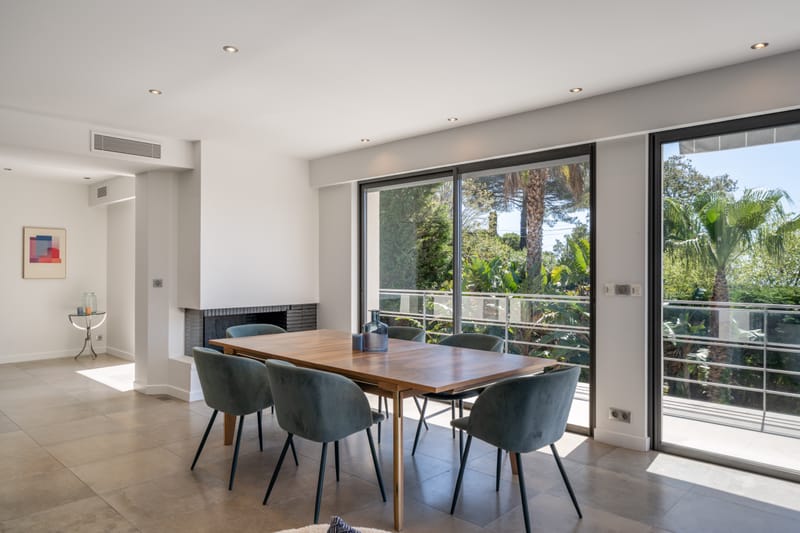 6 pieces - 3 salles de bain - piscine