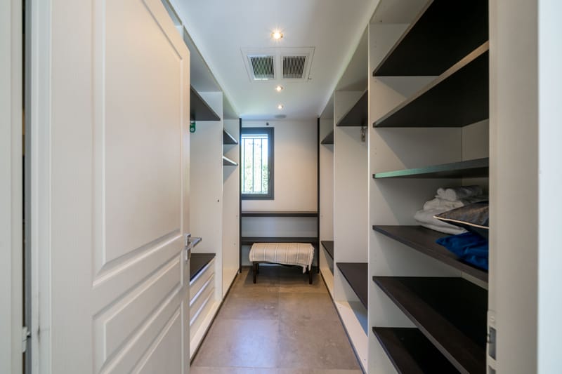 6 pieces - 3 salles de bain - piscine