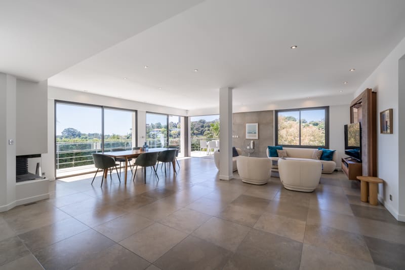 6 pieces - 3 salles de bain - piscine