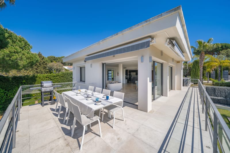 6 pieces - 3 salles de bain - piscine