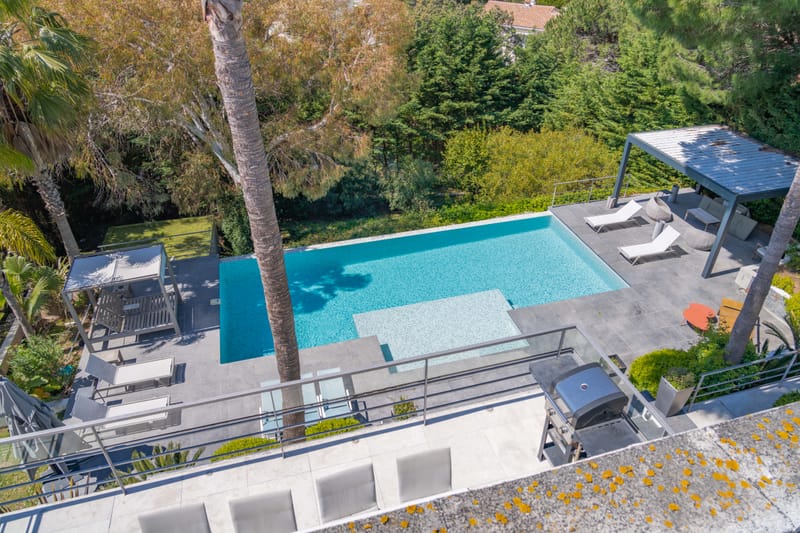 6 pieces - 3 salles de bain - piscine