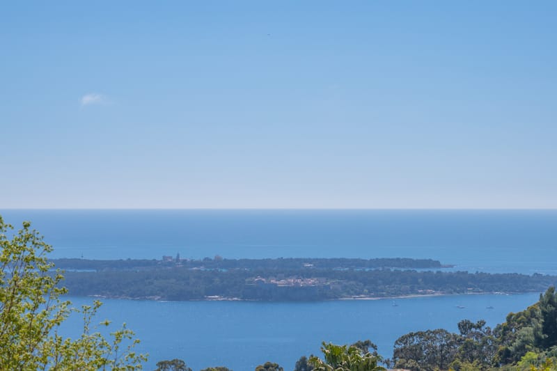 6 pieces - 3 salles de bain - piscine