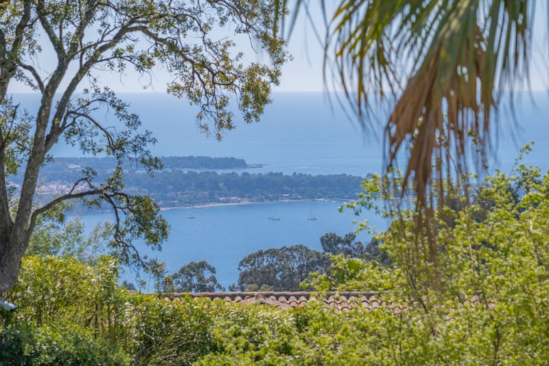 6 pieces - 3 salles de bain - piscine