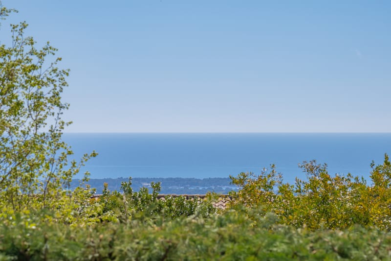 6 pieces - 3 salles de bain - piscine