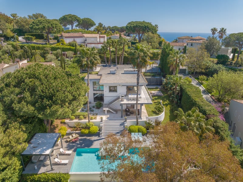 6 pieces - 3 salles de bain - piscine