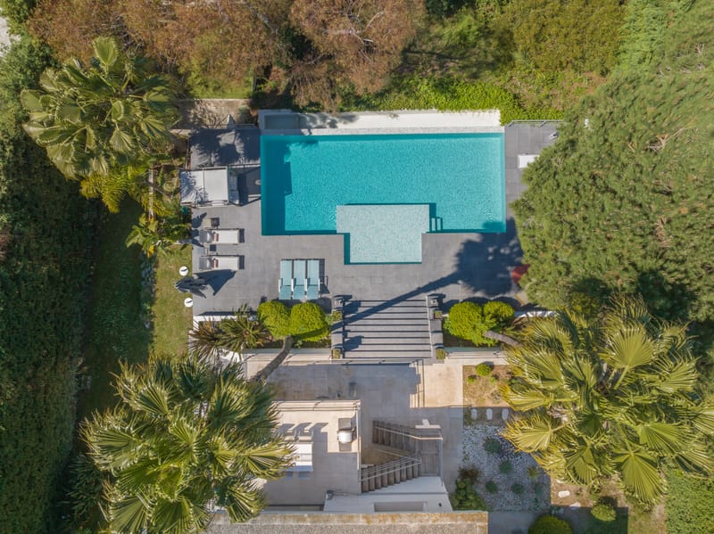 6 pieces - 3 salles de bain - piscine