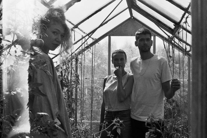 Whoman + Avec des Gens Armés