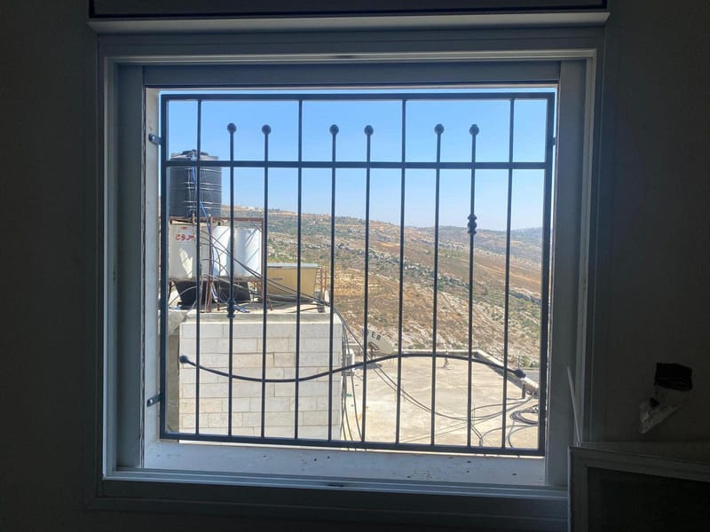 סורגים ישרים / בטן לחלונות 