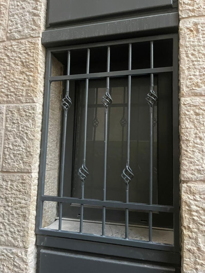 סורגים ישרים / בטן לחלונות 