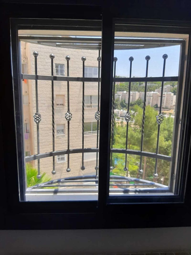 סורגים ישרים / בטן לחלונות 