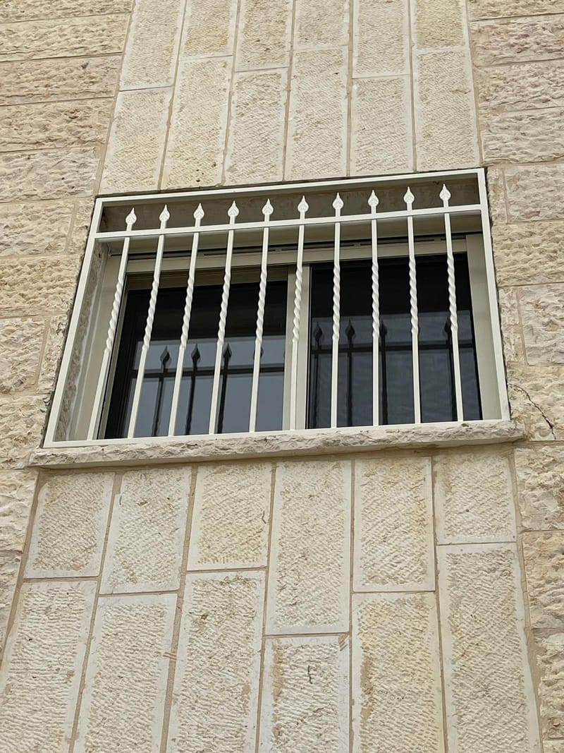 סורגים ישרים / בטן לחלונות 