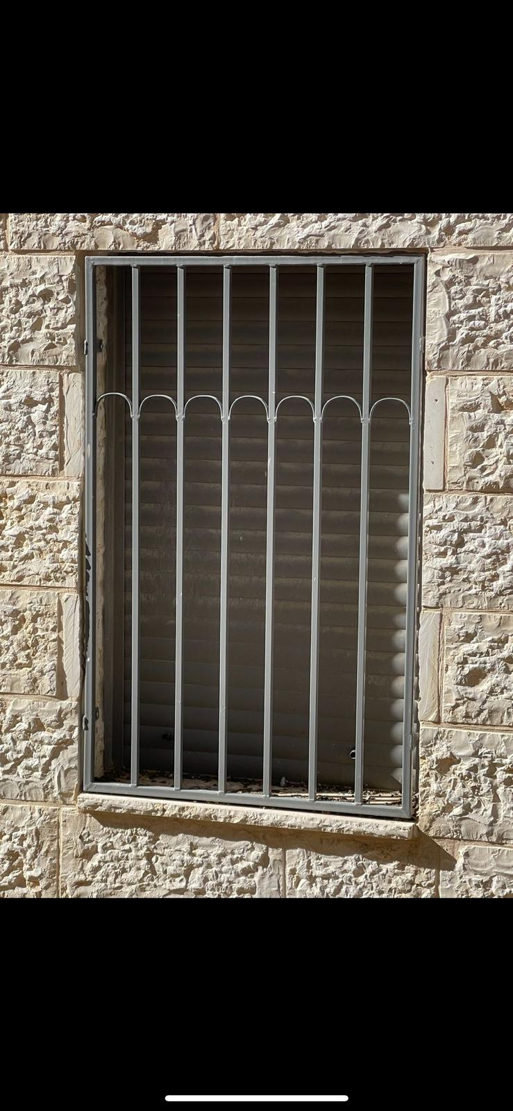 סורגים ישרים / בטן לחלונות 