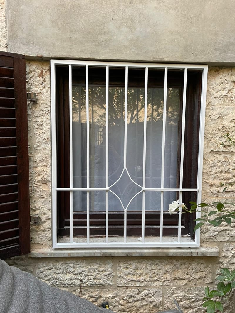 סורגים ישרים / בטן לחלונות 