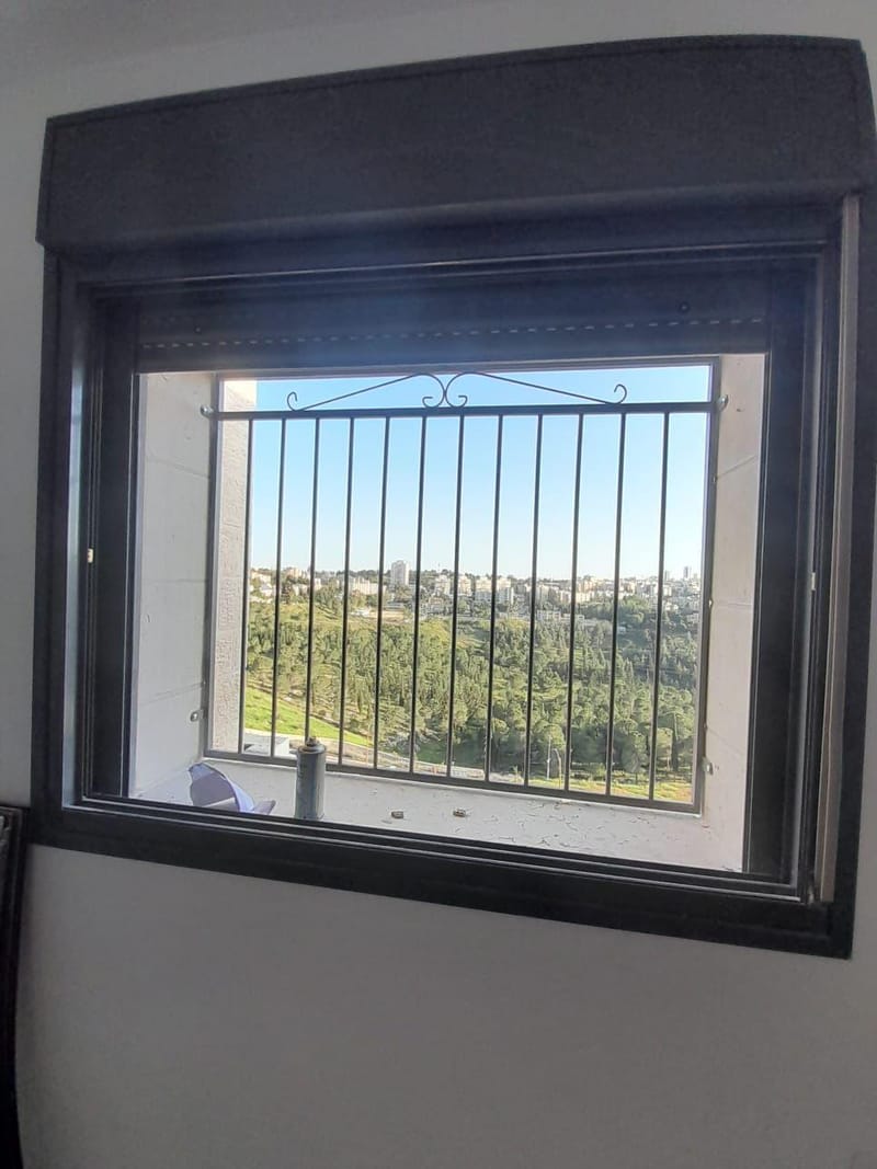 סורגים ישרים / בטן לחלונות 